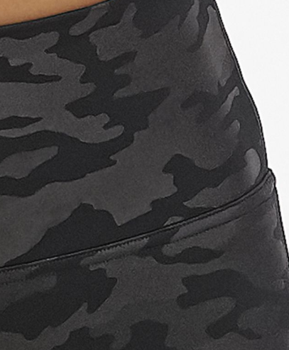 SPANX 20185R Faux Leather Glossy Camo Matte Black shaping slimming Leggings  M